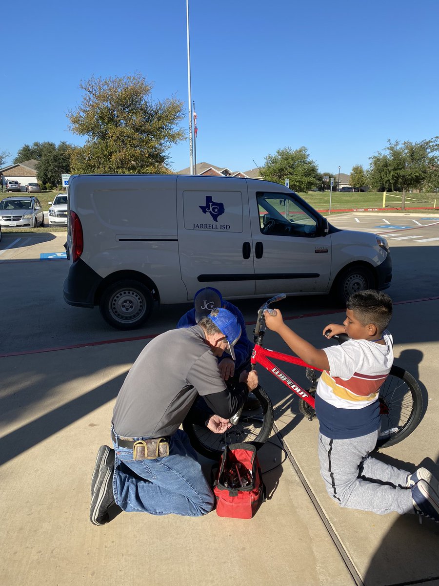 When a student’s bike breaks down on the way to school, our maintenance crew takes the time to help out!  And our student helper … not even his bike! #JESthisisus <a href="/HicksJISD/">Dr. Toni Hicks</a> <a href="/Jarrell_ISD/">Jarrell ISD</a> @JISDLarremore