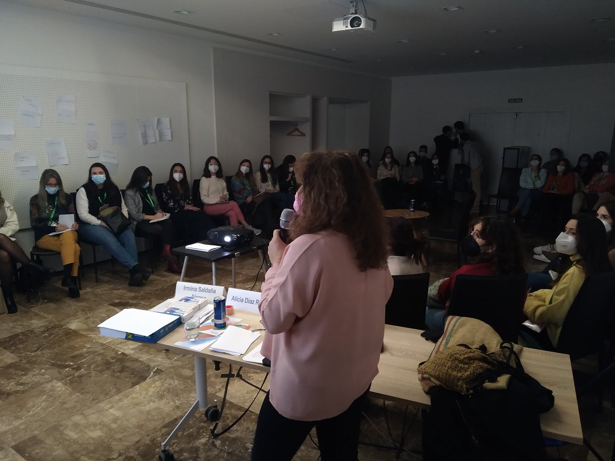 MujerSomamfyc's tweet photo. Muchas gracias a las 58 personas que han acudido a los talleres d Abordaje d la #ViolenciaDeGenero en #AtencionPrimaria de
 hoy en el @CongresoSAMFyC. Ntras docentes @futicool @alegreviajerx se van muy contentas por la gran participación, la acogida y la invitación d @igakusei79 https://t.co/hY9pTzKyfz