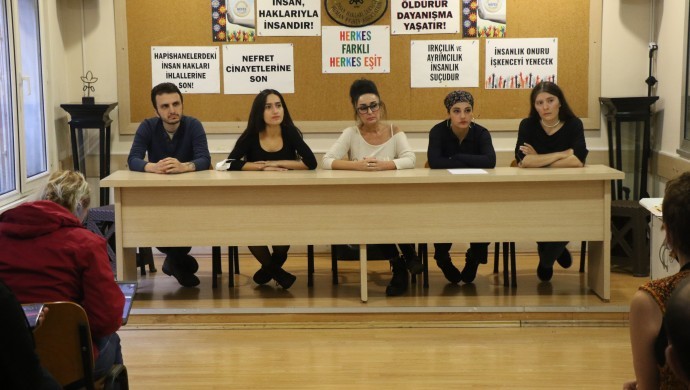 İHD’de, şiddet ve istismar faili Serkan Bayrak ve DAF’a yönelik basın toplantısı gerçekleştirildi.

( HABER: <a href="/zilanazadd/">Zilan Azad</a> )

siyasihaber6.org/i%CC%87hdde-si…