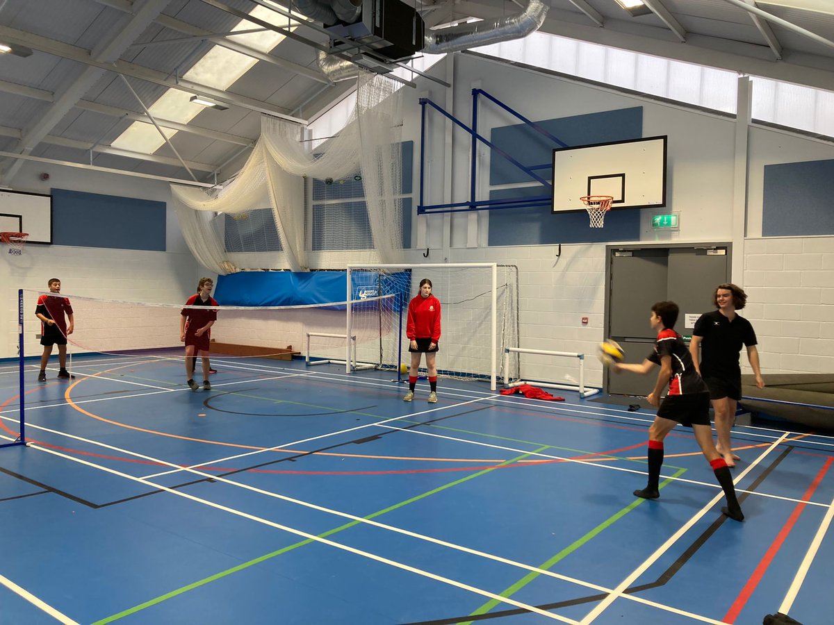 CastleCourtPrep's tweet photo. #CastleCourtSport #CastleCourtYear8 playing #Volleyball #SportforAll #AlwaysTryNewThings https://t.co/ugicIuohYY