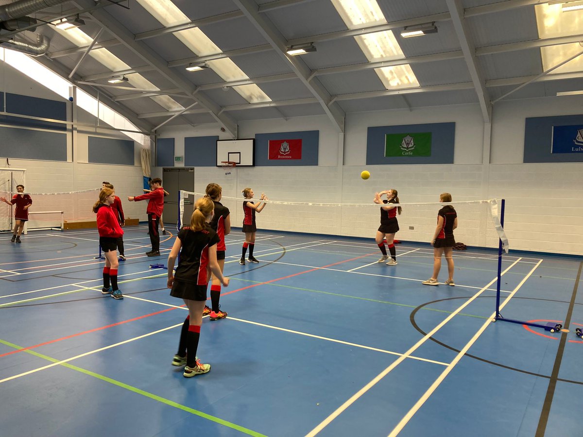 CastleCourtPrep's tweet photo. #CastleCourtSport #CastleCourtYear8 playing #Volleyball #SportforAll #AlwaysTryNewThings https://t.co/ugicIuohYY