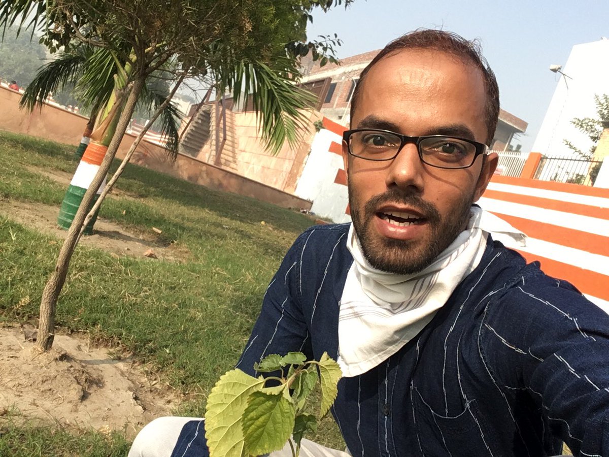 vrikshprahari's tweet photo. Planted a #Shahtoot in Ground of #PracheenSiddhSriDeviMandir at Panipat to mark the memories of 12th November. 
Hope it will provide shelter to birds 🐦 here soon. 
#NationalBirdDay 
#SalimAli 
#ornithology 

#AdoptTrees
#GiftTrees
#SeriesOfTrees https://t.co/PAzmsVNHyO