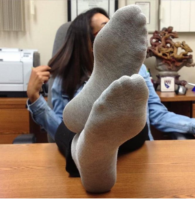 🔞 🧦 か わ い い 靴 下 🧦 🔞 в Твиттере: "Socks and feet, look closel