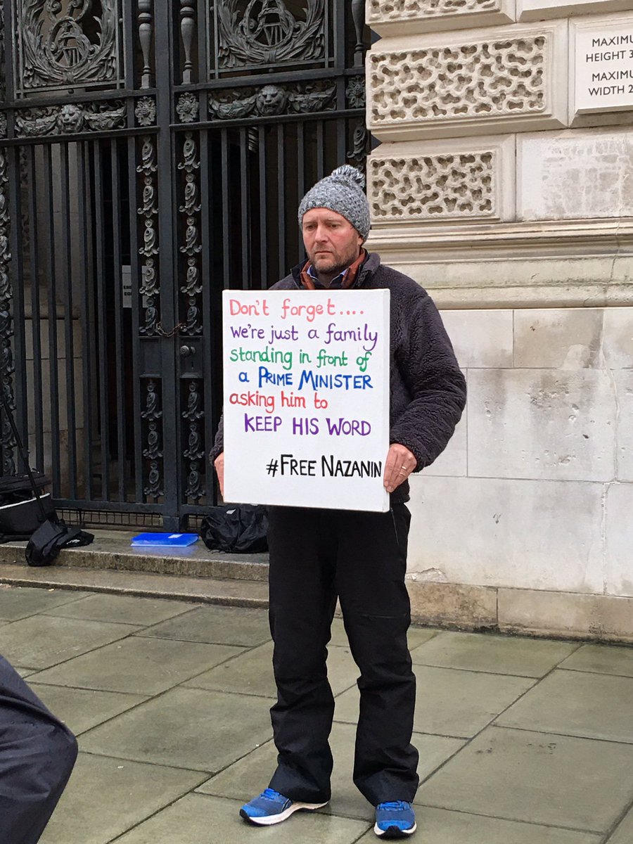 Day 20 of Richard Ratcliffe’s hunger strike outside @FCDOGovUK in his campaign to bring his wife home and reunite his family. @BorisJohnson @trussliz #FreeNazanin #NazaninZaghariRatcliffe