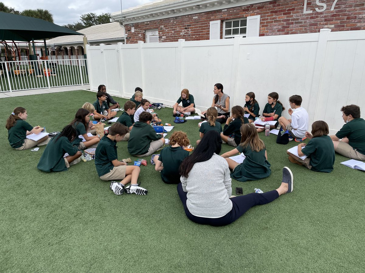 PineCrestLower's tweet photo. #PCGrade4 are lost in literature. #PCReading #PCOutdoorLearning https://t.co/RVb1SqiLhi