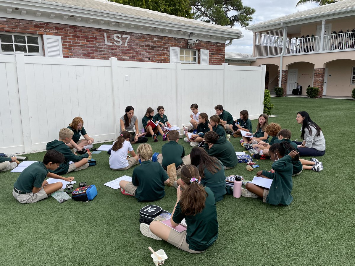 PineCrestLower's tweet photo. #PCGrade4 are lost in literature. #PCReading #PCOutdoorLearning https://t.co/RVb1SqiLhi