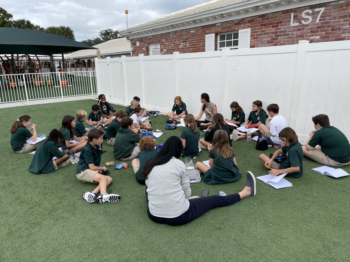 PineCrestLower's tweet photo. #PCGrade4 are lost in literature. #PCReading #PCOutdoorLearning https://t.co/RVb1SqiLhi