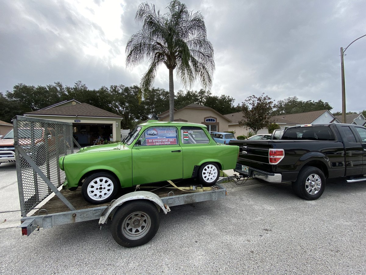 trabant_usa's tweet photo. Heading to the 15th Annual Parade of Trabants. 🇺🇸#trabant #trabantusa https://t.co/F6uPNgRMVV