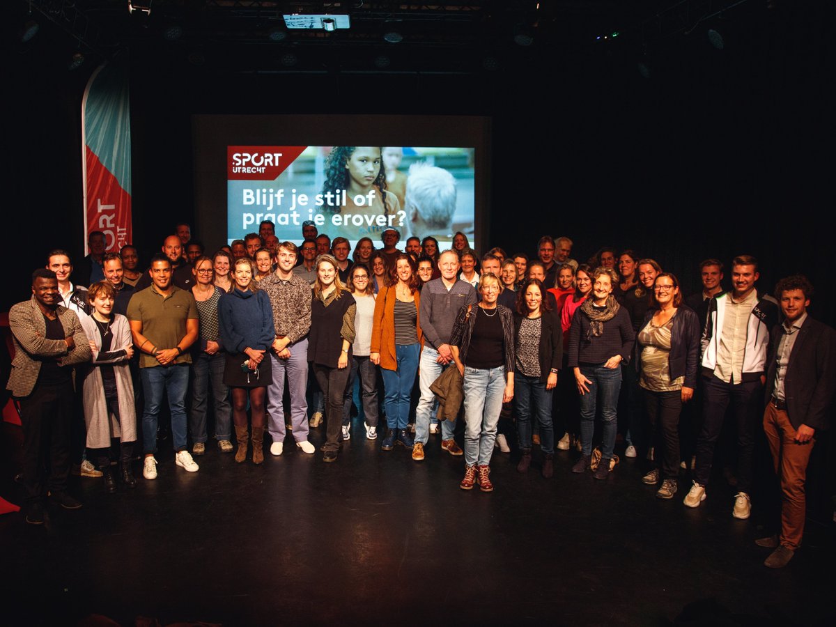 𝘋𝘦𝘻𝘦 𝘢𝘷𝘰𝘯𝘥 𝘸𝘢𝘴 𝘦𝘤𝘩𝘵 𝘦𝘦𝘯 𝘦𝘺𝘦𝘰𝘱𝘦𝘯𝘦𝘳, 𝘸𝘦 𝘻𝘪𝘫𝘯 𝘨𝘦𝘴𝘤𝘩𝘳𝘰𝘬𝘬𝘦𝘯 𝘷𝘢𝘯 𝘥𝘦 𝘤𝘪𝘫𝘧𝘦𝘳𝘴..  𝘏𝘪𝘦𝘳 𝘮𝘰𝘦𝘵𝘦𝘯 𝘸𝘦 𝘦𝘤𝘩𝘵 𝘸𝘢𝘵 𝘮𝘦𝘦 𝘥𝘰𝘦𝘯.

Indrukwekkende kick-off ‘Blijf je stil of praat je erover?’ 
ow.ly/i8sn50GMlqq