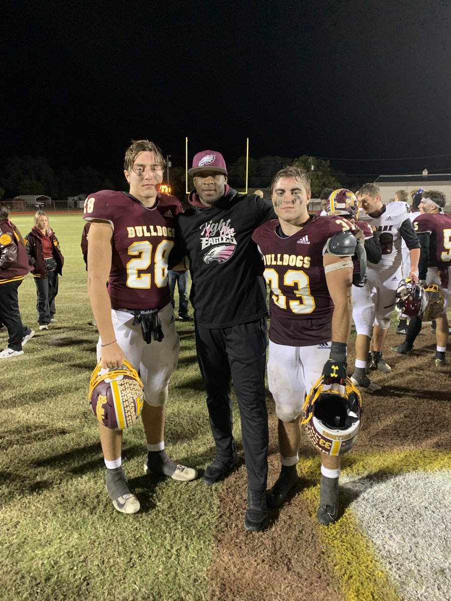 _EatAthletics's tweet photo. Good luck to my guys tonight in the playoffs! Just go get it done fellas ! Let’s go Dawgs! @LeschberStryker @HKylberg https://t.co/cQJHdMrvWn