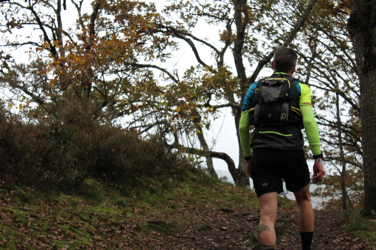 Jour 2 ! 
Nos athlètes bravent la pluie normande ! 🌧️
Tandis que certains en finissent avec cet ultra-trail...d'autres entament une nouvelle boucle. 💪