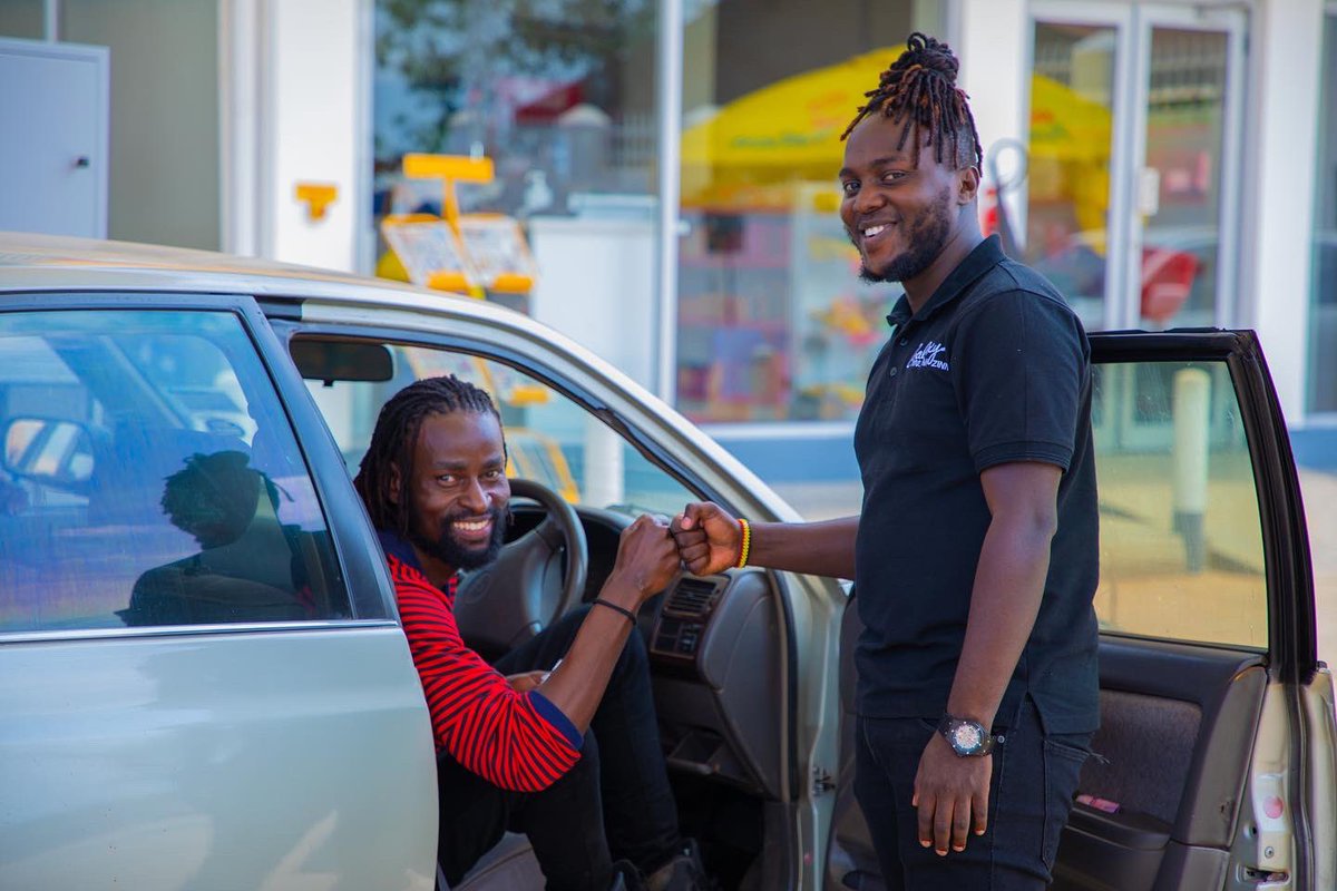 MrHenrie_'s tweet image. When you see #Shell. Kyamabukyami. Thanks #Kyaliwajala 
#Kinawataka enkya 🕺🏿 👊🏿
#shellGowell 
nsangi 
Kyambogo
Salaama road
Wakaliga
Katosi 
Am coming. Am your #shellman @GalaxyFMUg