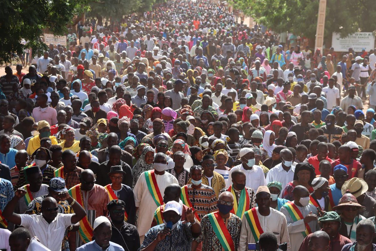 ikunafoni's tweet photo. Les 21 maires des 21 communes du cercle de Badiangara, ont tenu une marche pacifique ce vendredi 12 novembre 2021. L’objectif de cette marche est de réclamer la sécurité des personnes et de leurs biens. #insécurité #mali https://t.co/k2c60job7m
