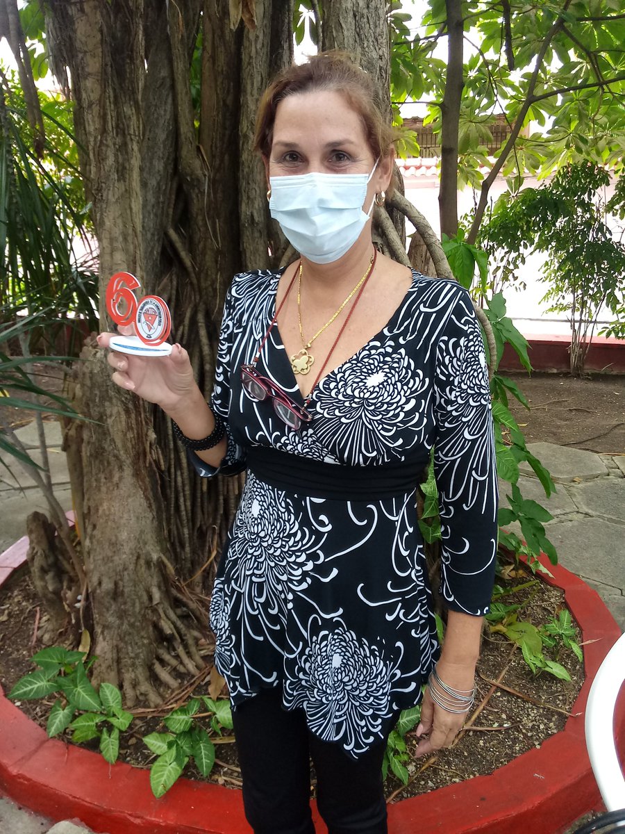 Entrega el <a href="/SNTAP3/">SNTAP en Tercera Conferencia 🇨🇺</a>  el Sello 60 Aniversario a Valia Martínez Gómez, abogada de nuestro despacho. Reconocimiento a su trayectoria laboral. Felicidades!!!