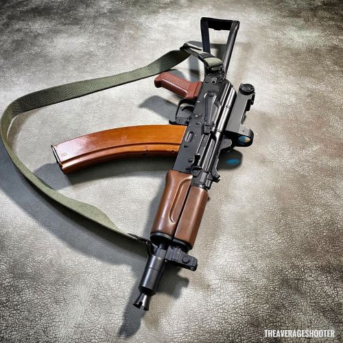 Chippy_mint's tweet photo. why do polished up AK74SU's to me look like such eye candy lol they look like Destiny auto rifles in how awesome they look polished https://t.co/a5UrHwglxF
