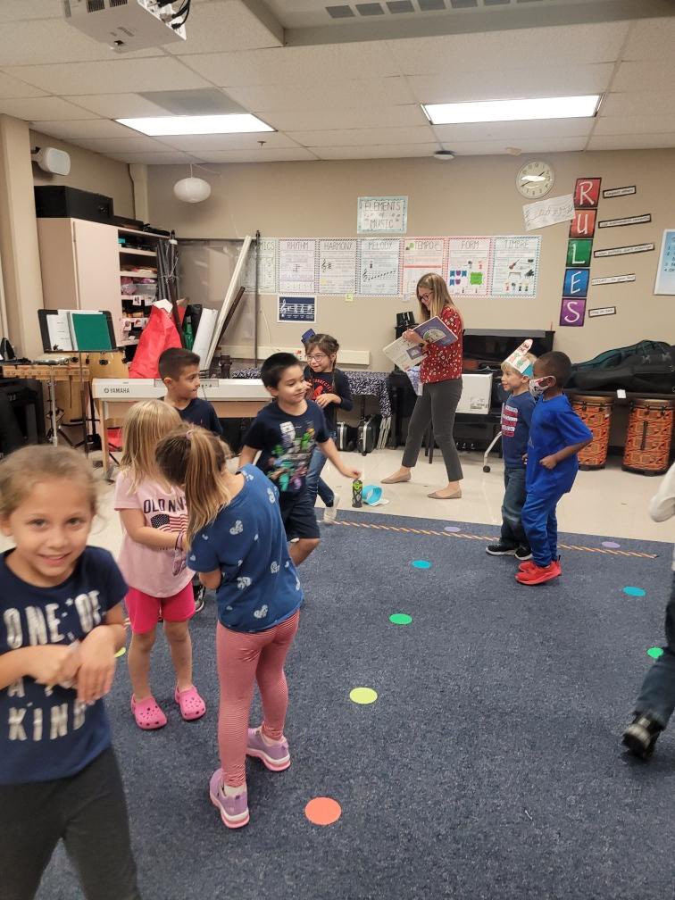 AlainaGerwer's tweet photo. Had a blast reading Barnyard Dance with some of our kinder friends in music yesterday! They loved to make the noises and do the dances in the book! #readysetgrow @NISDLeonSprings @graciemespinoz4 @Jkuhlmann4567 @MusicRocks85 https://t.co/hsgcZ5Rmic