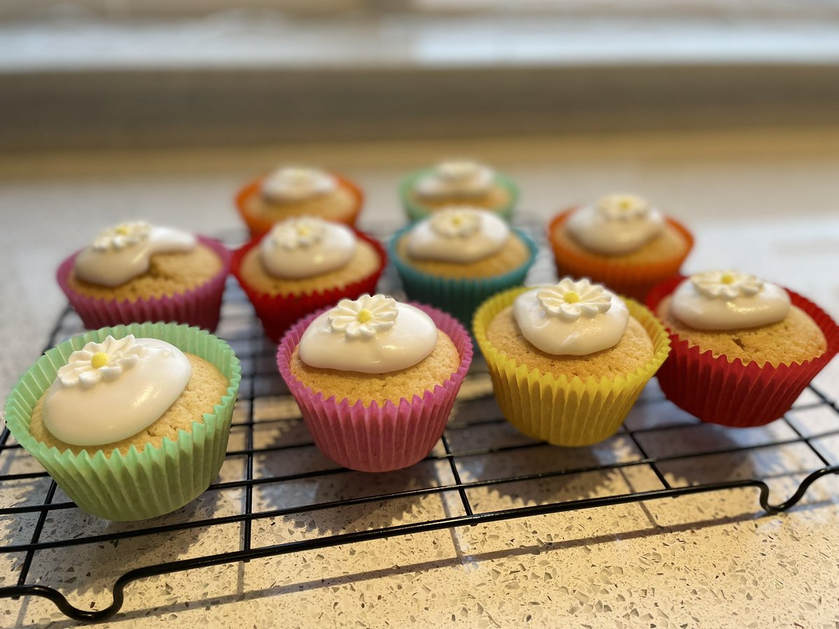stejs9's tweet photo. Always a joy to do a spot of baking for some of our elderly friends and neighbours who are facing ongoing challenges. All boxed up to drop off.
#rainbowcakes https://t.co/hsFrjmV0Zp