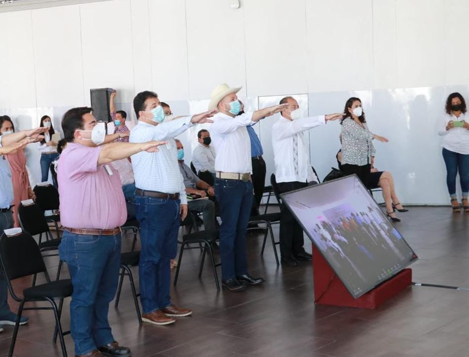 BienestarGobTab's tweet photo. El día de ayer, el Gobernador de Tabasco, Carlos Manuel Merino Campos, tomó protesta al titular de la SBSCC, Lic. Manuel Sebastián Graniel Burelo, a homólogos secretarios y los 17 alcaldes, como nuevos integrantes del Consejo Estatal de Protección Civil del Estado.#Sbscc #Tabasco https://t.co/oNy1zRdncK