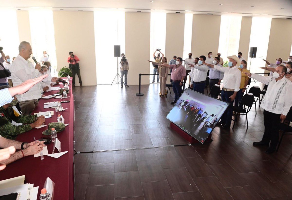 BienestarGobTab's tweet photo. El día de ayer, el Gobernador de Tabasco, Carlos Manuel Merino Campos, tomó protesta al titular de la SBSCC, Lic. Manuel Sebastián Graniel Burelo, a homólogos secretarios y los 17 alcaldes, como nuevos integrantes del Consejo Estatal de Protección Civil del Estado.#Sbscc #Tabasco https://t.co/oNy1zRdncK