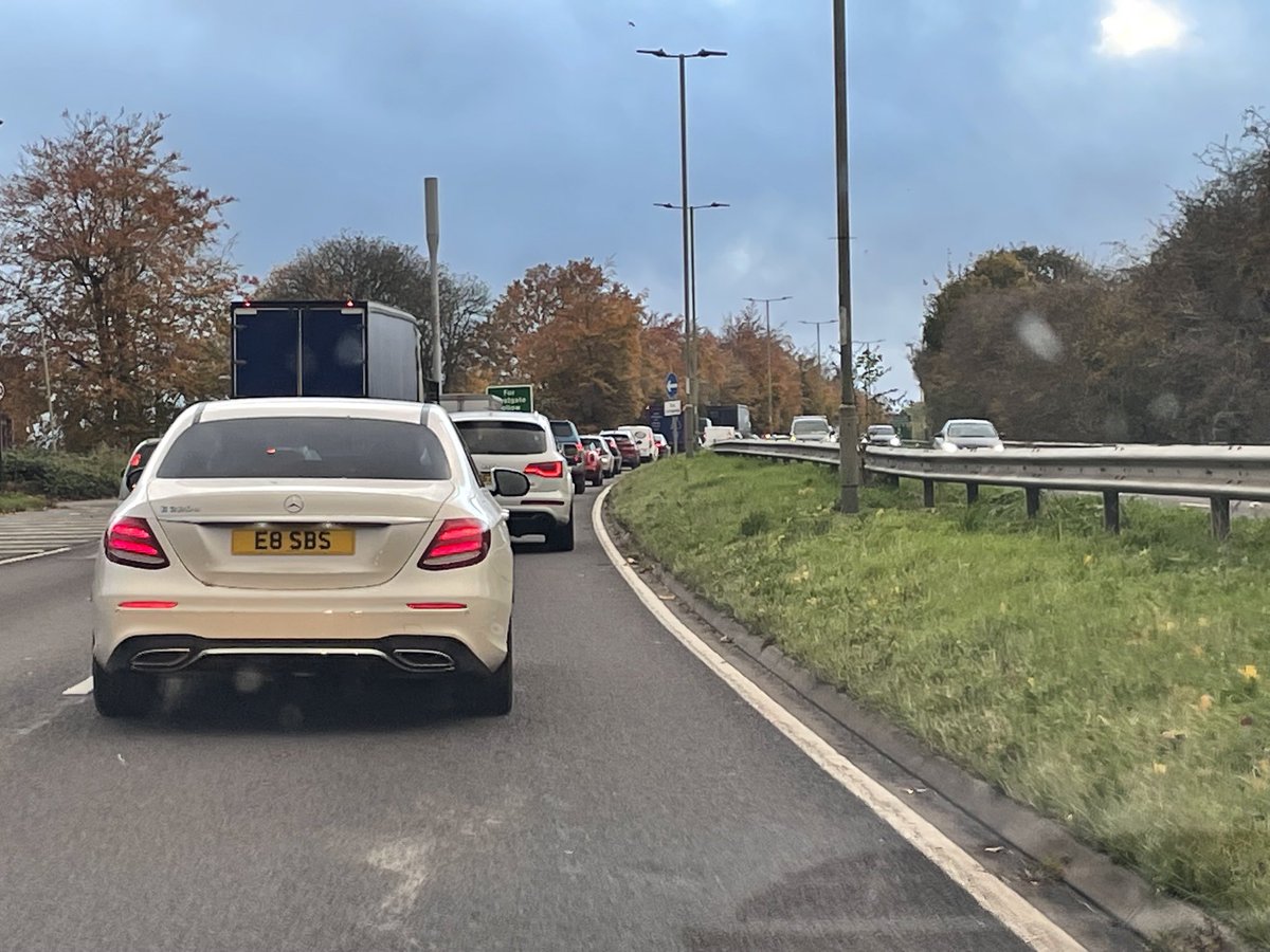 GarsingtonSave's tweet photo. The new normal on the Oxford ring road. Now imagine what this road is going to be like with 6400 new houses either side of blackbird leys.
#councillunacy           #neednotgreed https://t.co/c5giMtxP6J