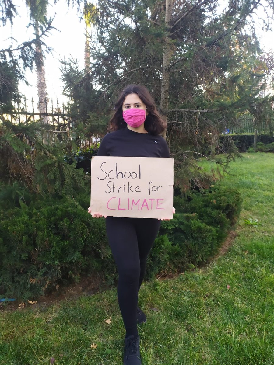 ocakyagmur1's tweet photo. Week 121st #ClimateStrike
in Istanbul, Turkey.
#FridaysForFuture #ActNow 
#UprootTheSystem https://t.co/4hWA8m5E2l