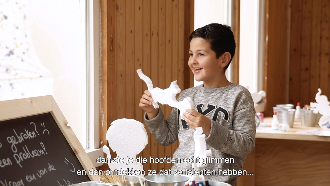 EchtOvervecht's tweet photo. Filmmaker Carilijne Pieters heeft weer een minidocu gemaakt over een verhaal uit #Overvecht, speciaal voor de wijkaanpak #SamenvoorOvervecht. 

Deze keer bezocht ze de @ontdekhal waar kinderen hun talent voor techniek ontdekken. Mooi!
https://t.co/UH9QClpFbK https://t.co/lyaB8FLVjP
