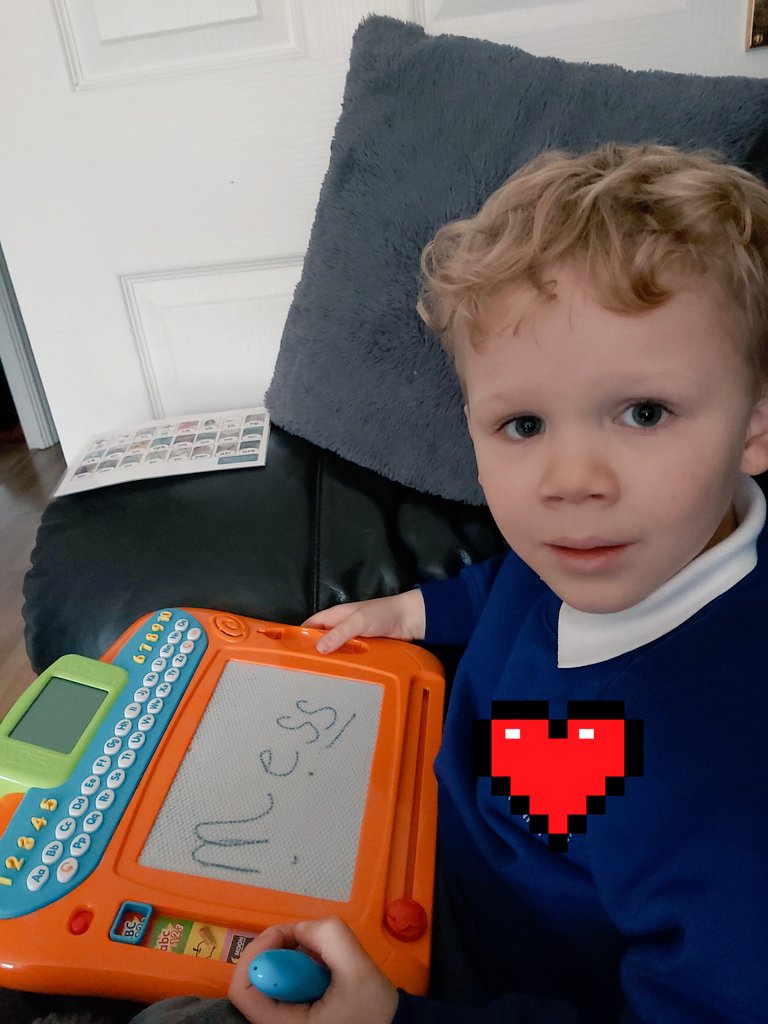 amynorton86's tweet photo. Love of learning
Challenge accepted.
Words with digraphs.
Not one to hang around Hudson isn't! 😀
@MrEvansHLC  @HLC_Primary https://t.co/cJ5YuPJP3h
