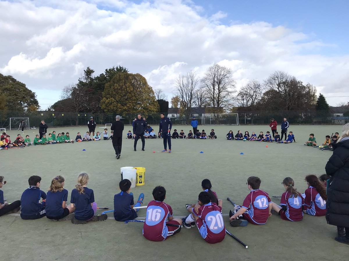 QuickStrtHockey's tweet photo. Great day of hockey helping out at the @MertonSSP tournament with 17 teams from local primary schools and a surprise appearance from @DRhysyB https://t.co/qucXPkHAYc
