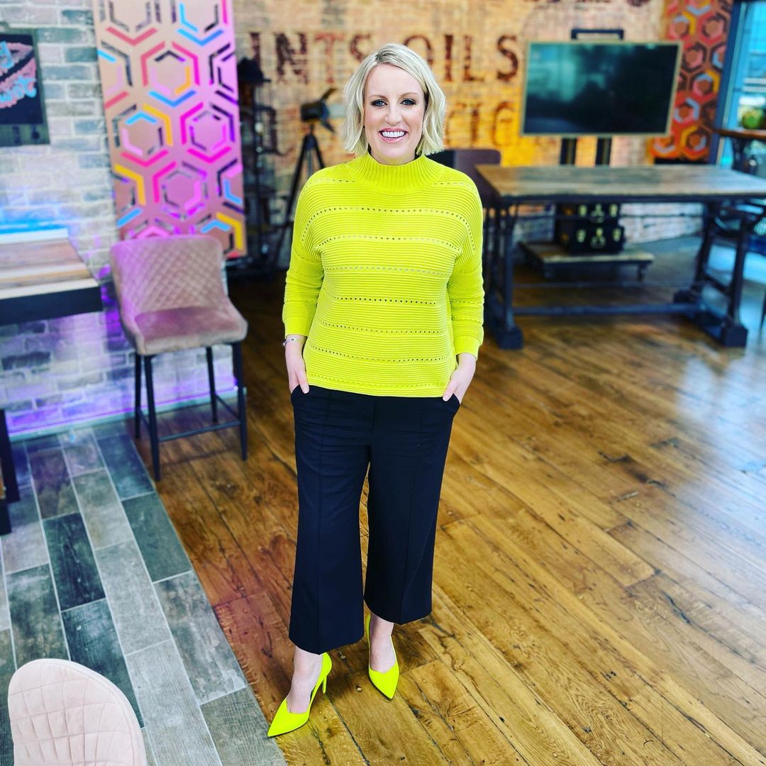 steplunch's tweet image. Business opportunities are like buses, there's always another one coming.” ⚖️⚖️