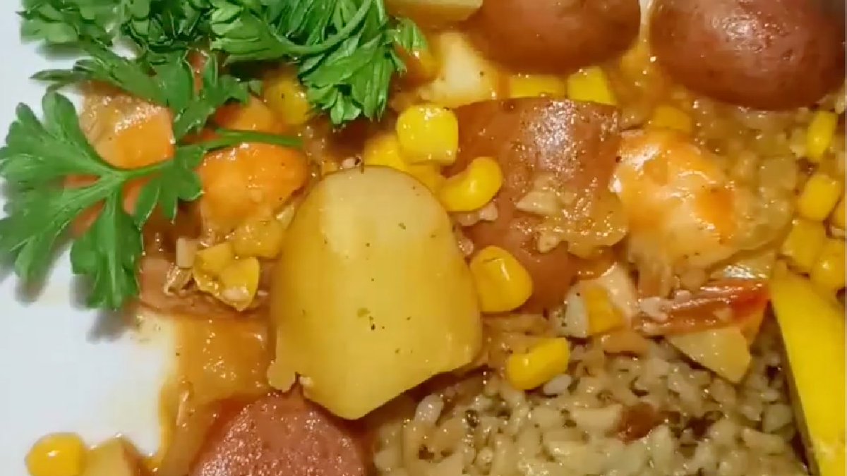 RickeySmiley's tweet photo. Check out this #Seafood Boil #Soup by #CookingWithJan!! ๐ https://t.co/pSMwJHE3fj https://t.co/6gRD727zp1