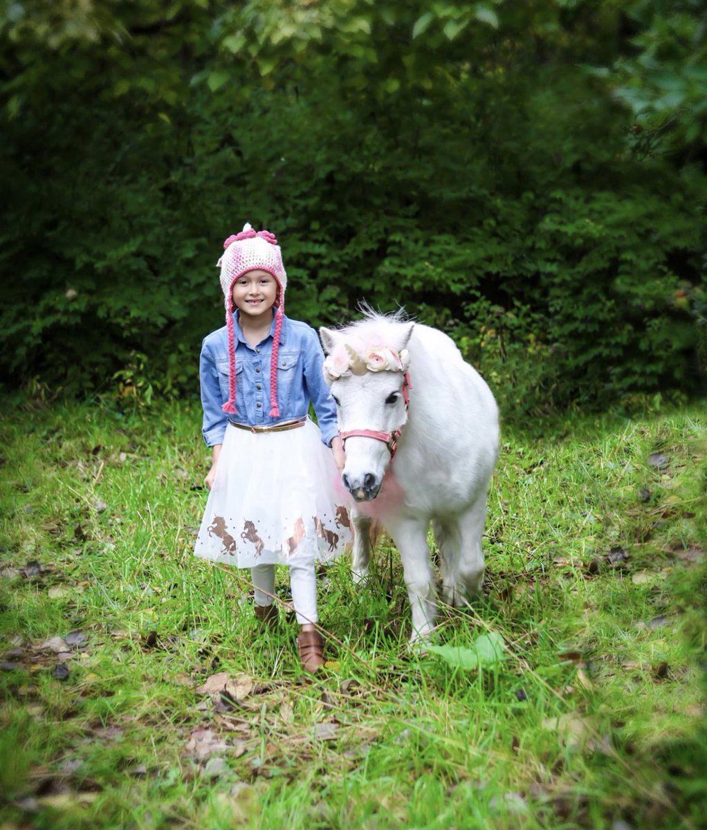 ladyrdskin34's tweet photo. Have a magical weekend!!
❤️Shoni and her unicorn friend, Parker.
#leukemiawho #teamshoni https://t.co/hoya30r71I