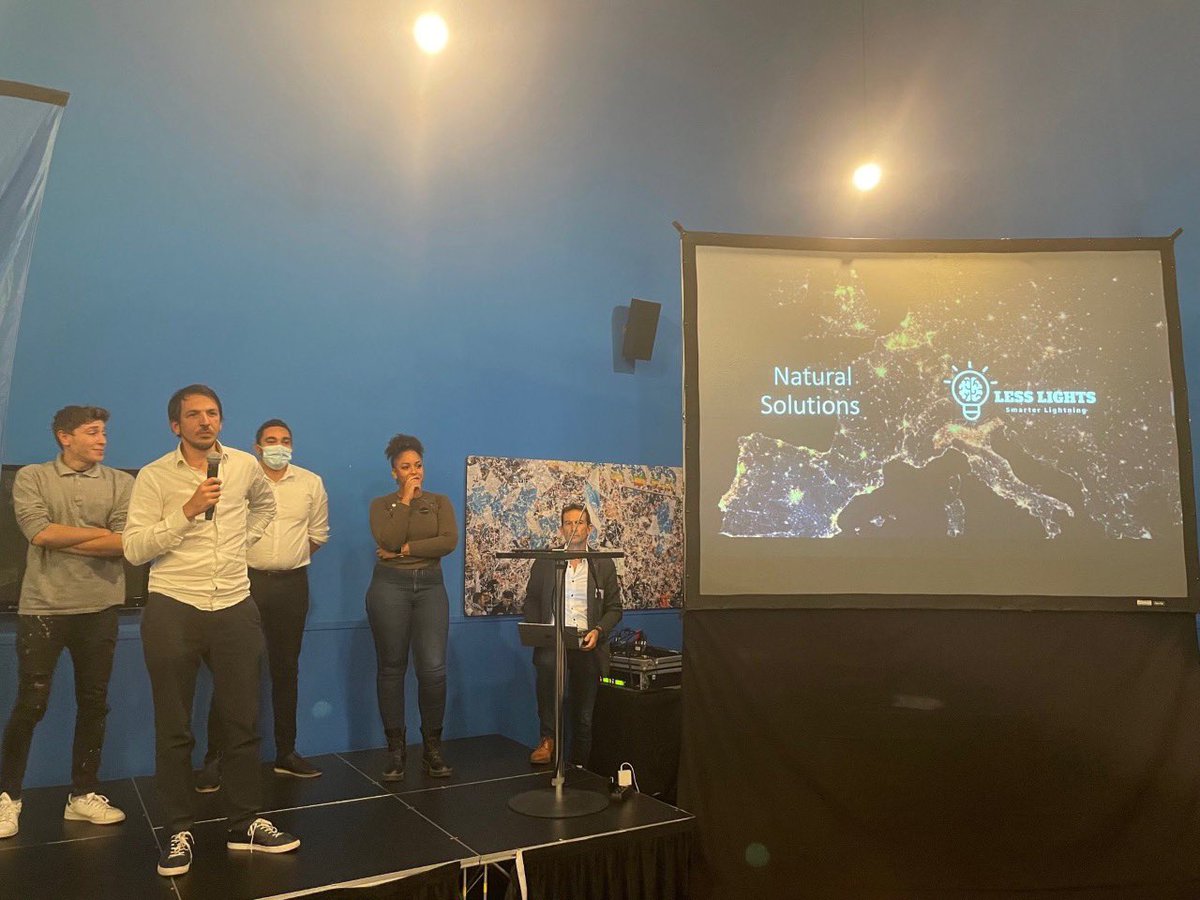 Nat_Solutions's tweet image. [Retour sur évènement] Fin de la semaine #Hackathon organisée par @Code4Marseille à @orangevelodrome.

👏🏻 Bravo à tous les étudiants pour leur super travail !

💻 Un grand merci à Hugo Ribaud, Adison De Oliveira, Romane Soulé et Mourad d’@Epitech .
#OpenSource #Code4Marseille