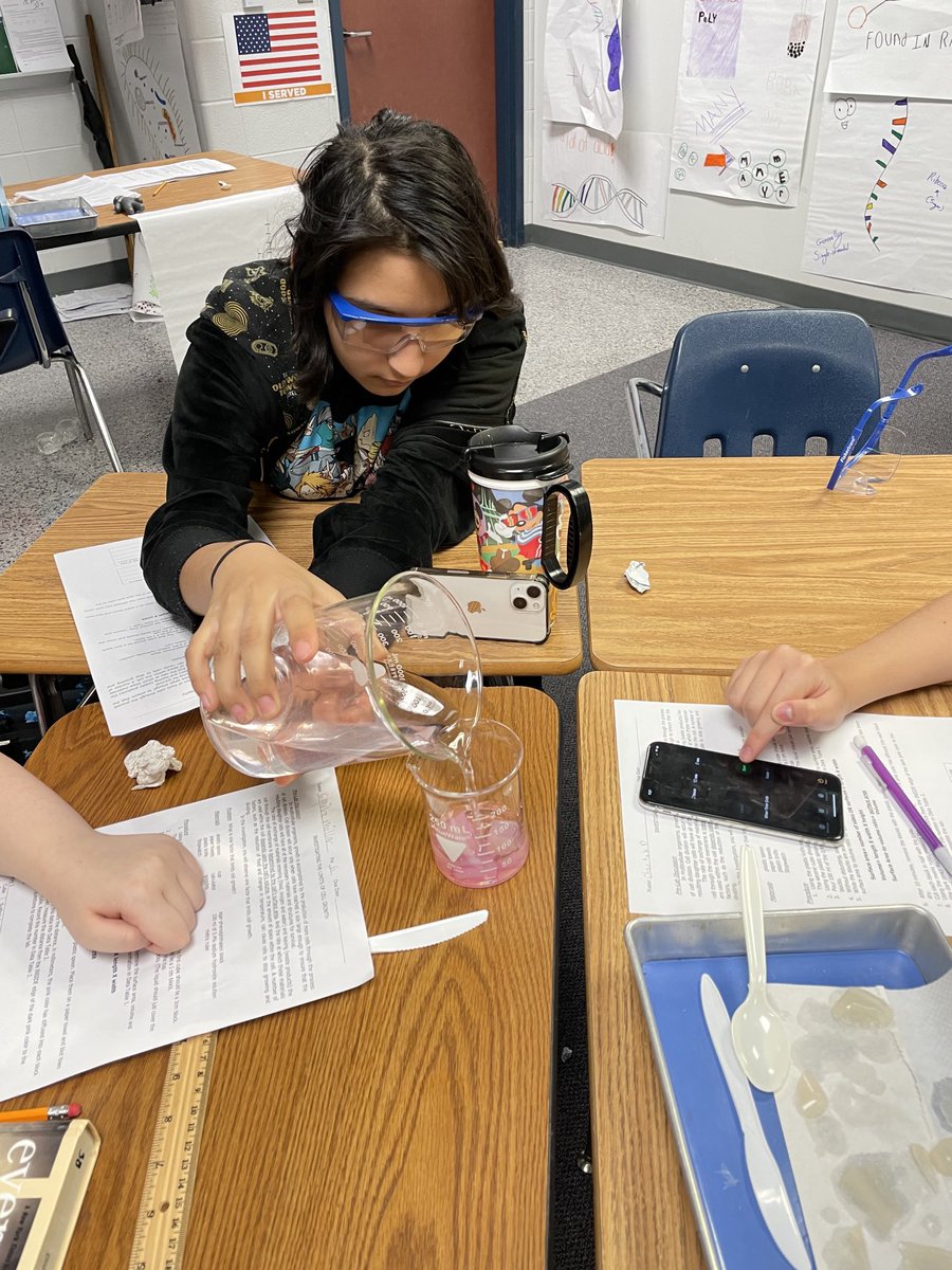 FBarrettscience's tweet photo. Students investigating cell growth in different size cells to determine the most efficient size!  ⁦@KCHStigers⁩ ⁦@KleinISDscience⁩ ⁦@KleinISD⁩ ⁦@KleinCollins⁩ @d1dr1 https://t.co/xknbshJgxl
