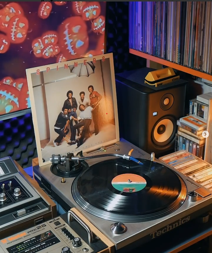 Our friend (IG:<a href="/nearmint/">Jeff Delaney</a>.union) listening to Can't Shake This Feelin' of the album of the same title from 1981. What's your favorite song from this album?

#TheSpinners #FridaysWithTheSpinners