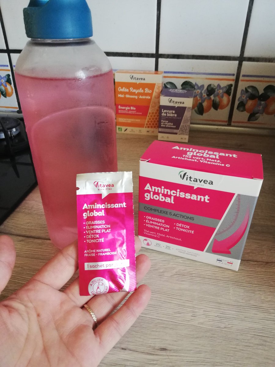 kate_l66's tweet photo. Retour sur mon test #vitavea pour la boisson amincissante global

Composé de :
🍃The vert
☕Mate
🥦Artichaut
🍊Vitamine c

Il a très bon goût donc se boit facilement.
A boire tout au long de la journée 👌

#prendesoindesoi #bienavecvitavea #complementalimentaire #testeuse https://t.co/DAM1beuvyu
