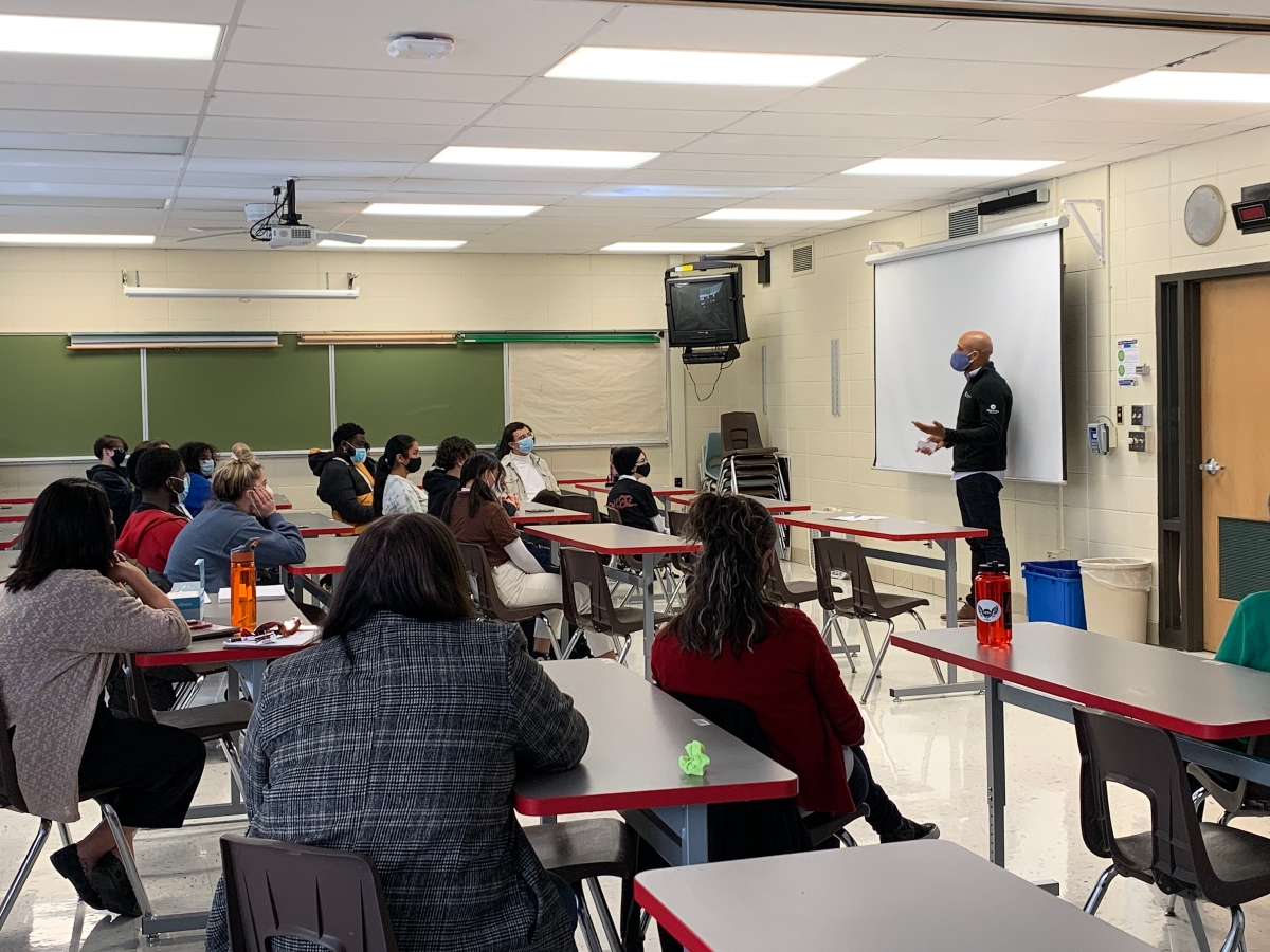 SASDschools's tweet photo. Wisconsin Lt. Gov. Mandela Barnes visited South High School Tuesday to meet with the South High School WE RISE and the North High School START Change student groups. Read more: https://t.co/jMH82EHdJx
#WeRise #StartChange #MandelaBarnes #ElevateStudentVoices @LGMandelaBarnes https://t.co/RKdjntEQRl