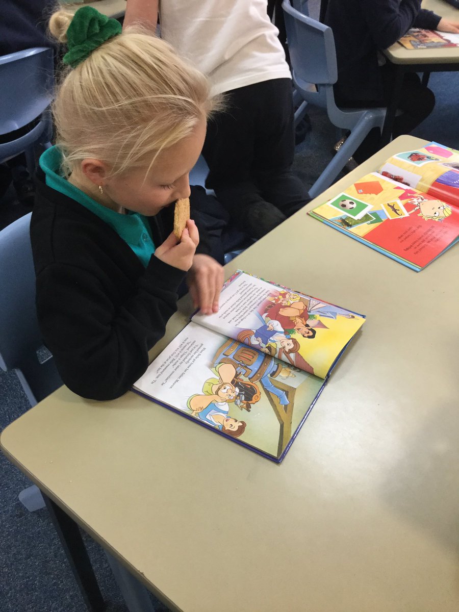allitthighlands's tweet photo. Book and biscuit https://t.co/FkxOnRJZbD