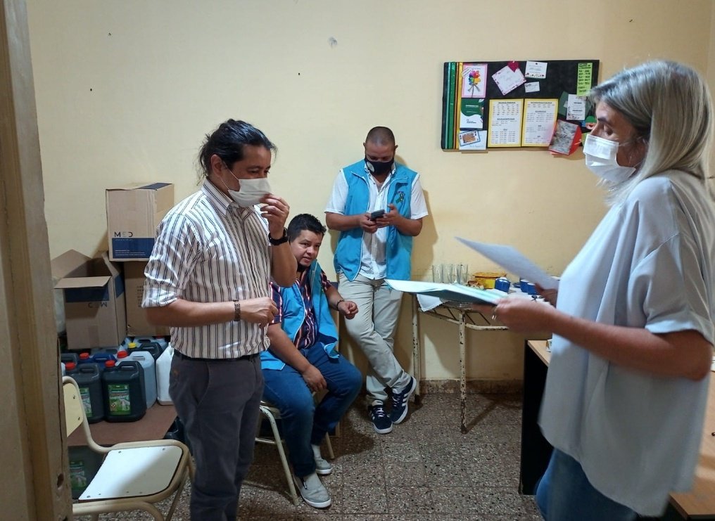 udpm_misiones's tweet photo. El Secretario Gral de UDPM @grillo141 visitó la Secretaria Escolar a cargo de la colega Karina Marín.
Se charlo sobre proyectos a futuros y diferentes problemáticas.
La UDPM sigue estando cerca buscando soluciones a las demandas de los colegas!!! https://t.co/rl0CYmDLyP
