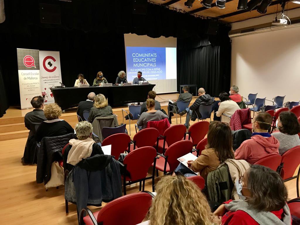 NaAliceWeber's tweet photo. Avui i demà a Inca acollim les Comunitats Educatives Municipals

Els Consells Escolars dinamitzen i són el motor real als nostres municipis

Necessitam comunitats educatives exigents per crear, consolidar, lluitar i millorar. Des de la crítica, la reflexió i la responsabilitat https://t.co/xmajWeDt1e