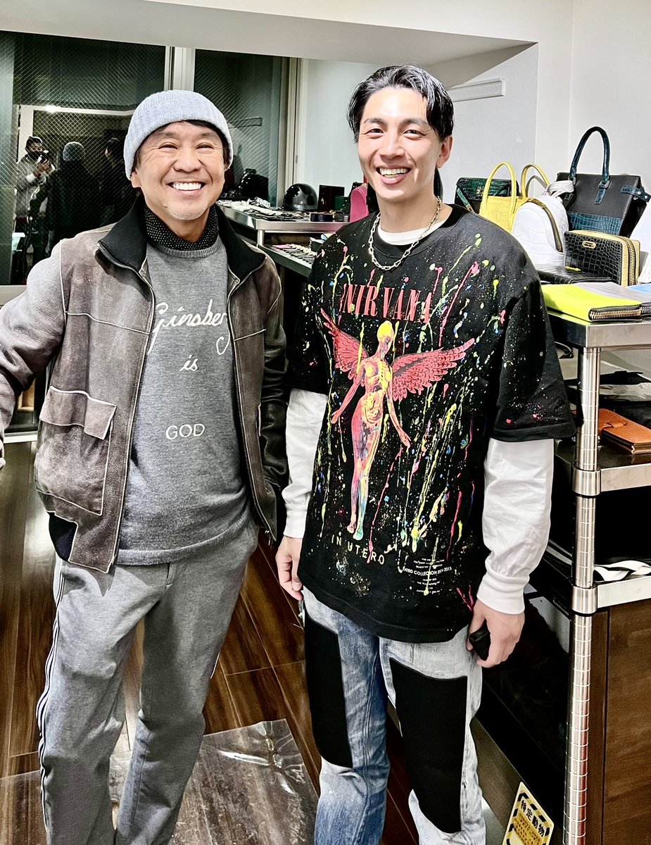 SHINGO KUZUNOのアトリエに…！ もうすぐ僕のAMG GTと同色ブルーのキー