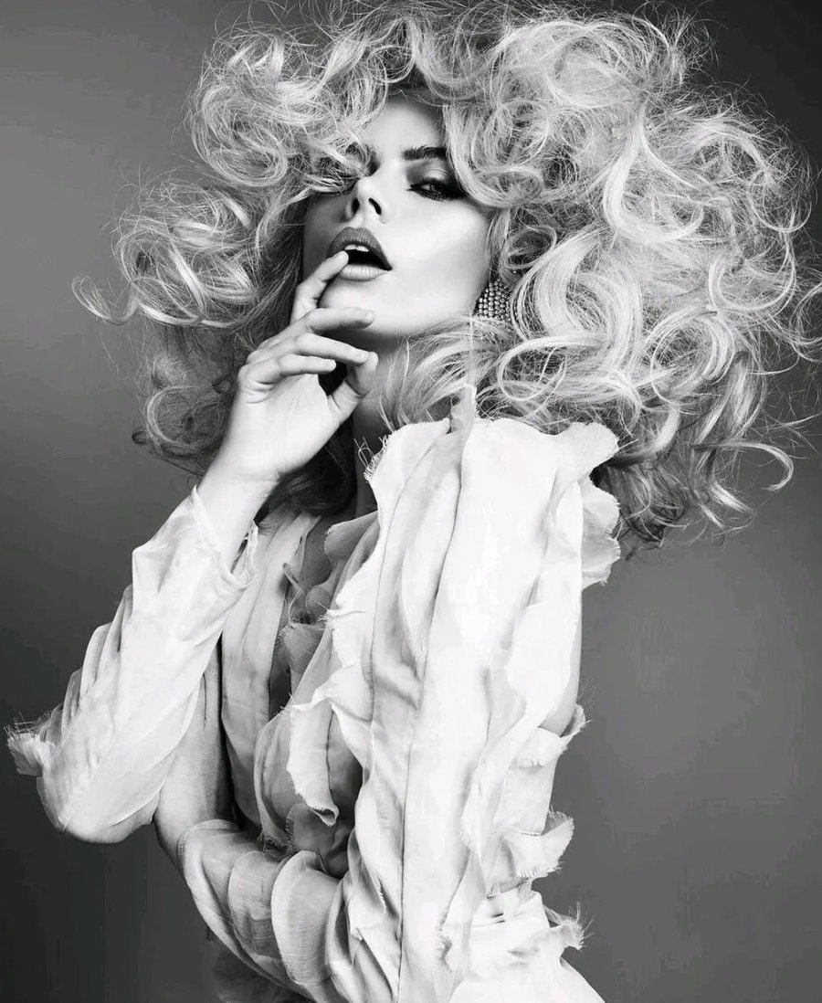 STATEMENT STYLE ✨
Statement styles are trending now and we are now taking bookings for the party season. Our team of experts are on hand to bring that perfect hair vision to life, ensuring you look and feel fabulous at all times.