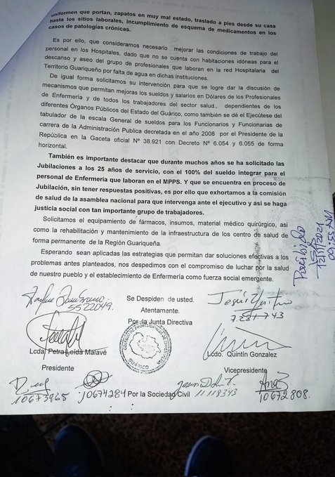 eldiario's tweet photo. #12Nov | El Frente Amplio de Guárico (@FAVLGuarico) realizó un "pancartazo" y entregó un documento en la Defensoría del Pueblo de San Juan de Los Morros, para denunciar la crisis de salud en la entidad. https://t.co/LVtSL52zEf