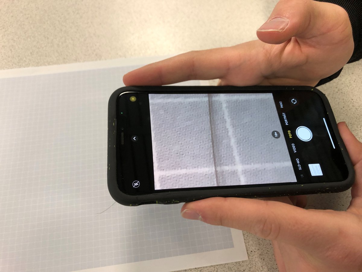 MerkleInstitute's tweet photo. It was all about cabbage (lotus effect), hair diameters, and fizzy Tiki confectionery (surface reactivity) with @AMIBioNano's Barbara Rothen (@brothenrut) today at the @SATW #TecDay @FreiGymiZuerich #outreach #STEM https://t.co/atLmbOe7sE