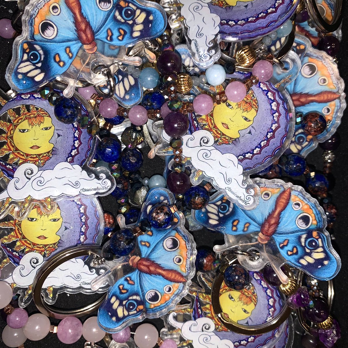 j3ssicuh_x's tweet photo. Keychains &amp; stickers of my art are now available on my website 🤍 Use code “NOSHIP” at checkout for free shipping! 🤍
https://t.co/hmeCZ9EmZV https://t.co/5Vx63OP9Qw