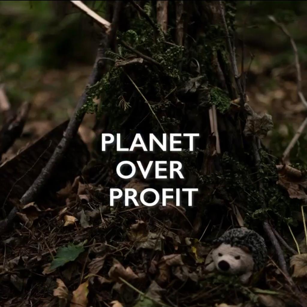 Dick_Institute's tweet photo. 'Planet Over Profit' by Alicia Bruce is part of a collaboration with young arts activists for #Seedscapes
#LeafUsAlone #NoPlanetB #COP26 #CountUsIn #racetozero #TogetherForOurPlanet
Image ©Alicia Bruce https://t.co/x1XqTmQ0ns