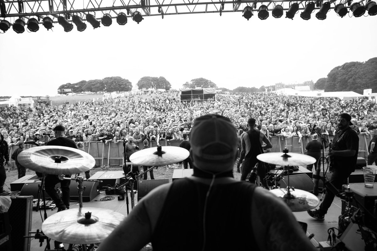 nickneuenhaus's tweet photo. Love capturing the view of the crowd from stage📷 https://t.co/KkrZWKqU7D
