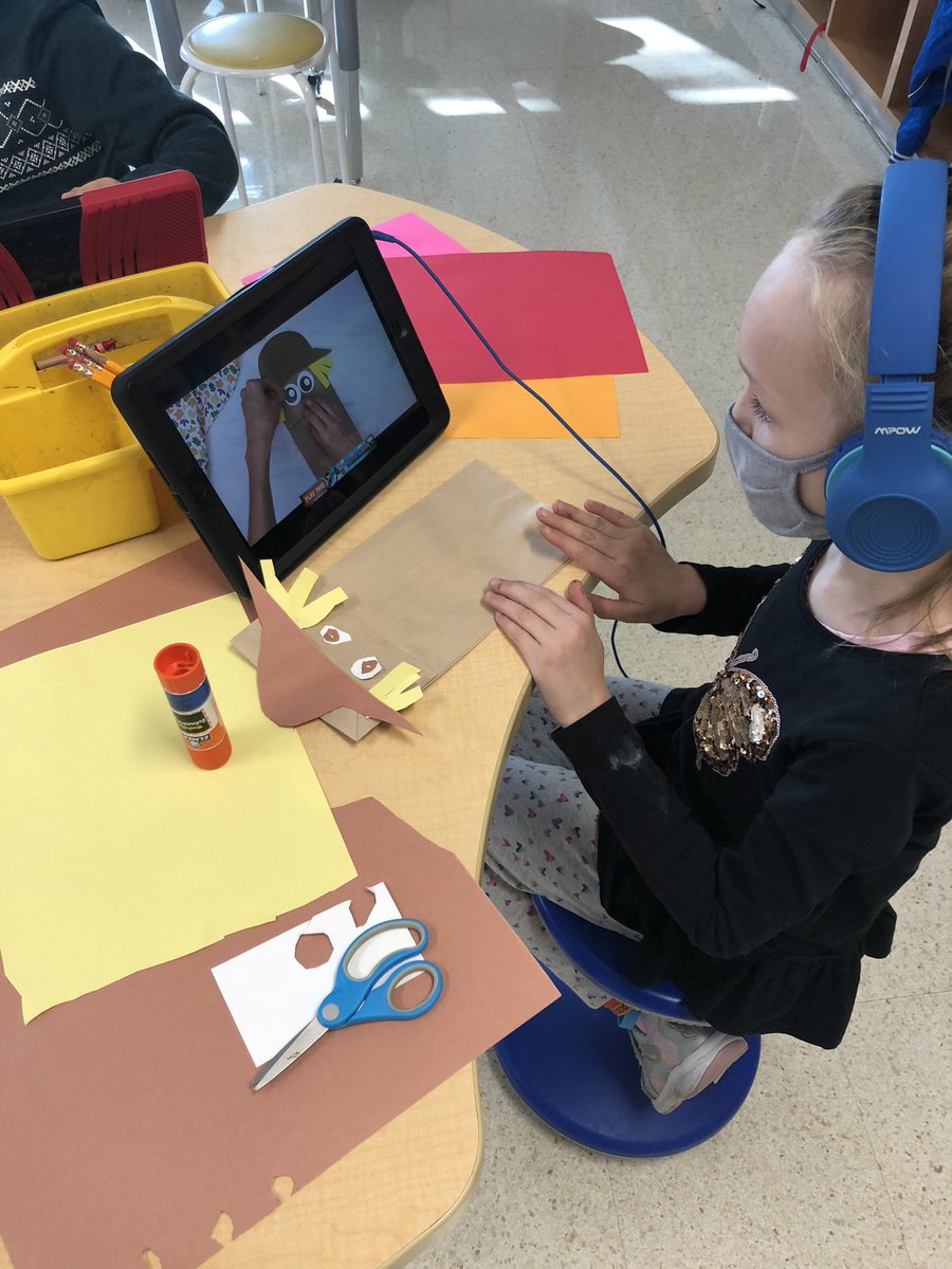 HTyrrellMECC's tweet photo. Another fun choice board Friday! We love getting to pick our own activities and share them with others! 🍂🍁#MasonMoment #Giraffeclass #welovefall https://t.co/24ABMWDwg1