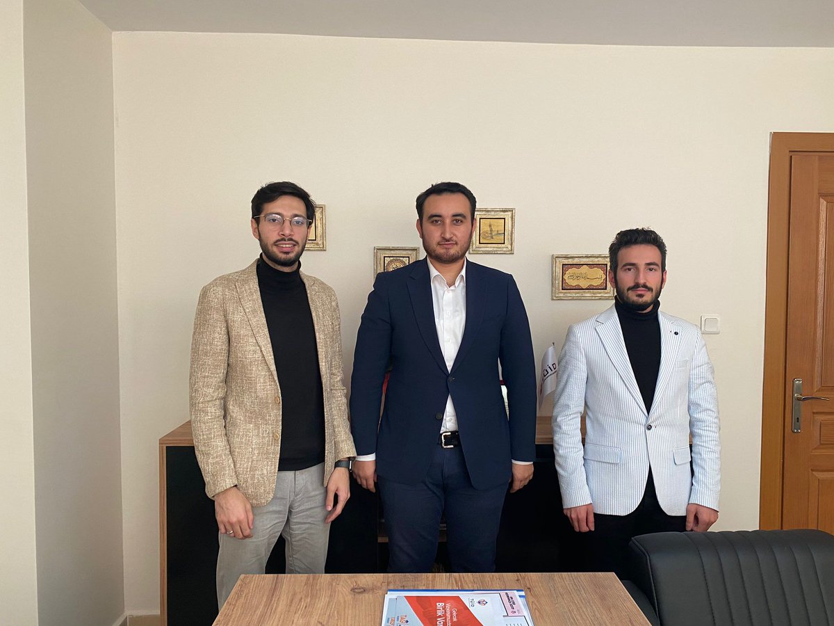 tuiddernegi's tweet image. Gönüllülük Okulumuzun son dersini Emrullah Şanlan  katılımları ile tamamladık.  Öncelikle Gönüllülük Okulumuza konuk olan tüm misafirlerimize ve daha sonra da derslerimize katılan arkadaşlarımıza teşekkür ediyor ve istifadeli bir eğitim gerçekleştirmiş olmamızı diliyoruz.
#tuid