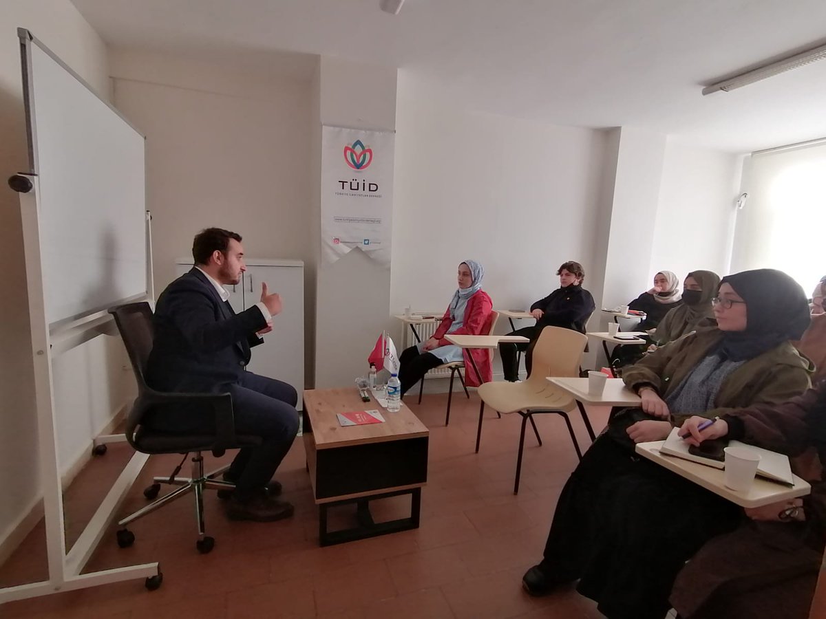 tuiddernegi's tweet image. Gönüllülük Okulumuzun son dersini Emrullah Şanlan  katılımları ile tamamladık.  Öncelikle Gönüllülük Okulumuza konuk olan tüm misafirlerimize ve daha sonra da derslerimize katılan arkadaşlarımıza teşekkür ediyor ve istifadeli bir eğitim gerçekleştirmiş olmamızı diliyoruz.
#tuid