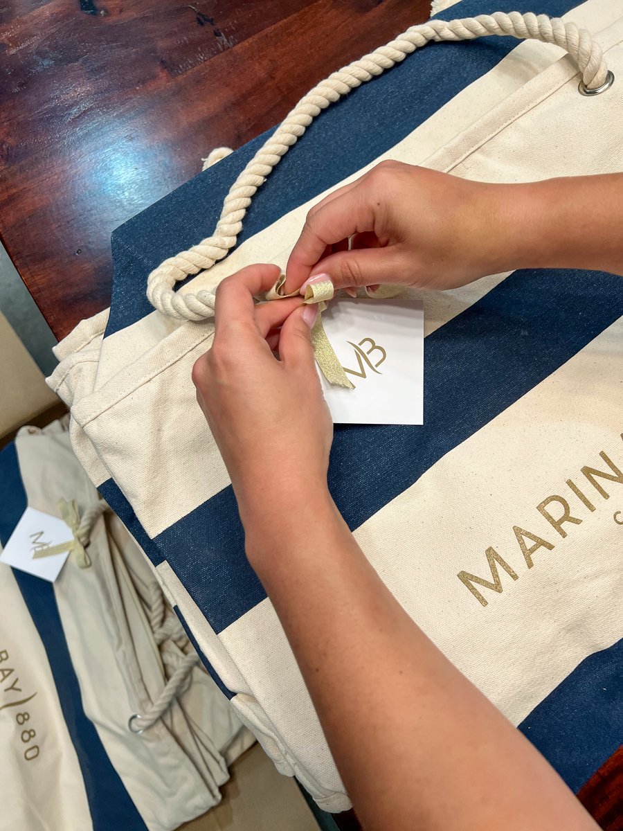 wcgpros's tweet photo. We created this closing gift concept and loved it so much we decided to personally package each one!
•
•
•
#MarinaBay880 #luxuryrealestate #WCG #AgencyLife https://t.co/RDRQxSYAiN